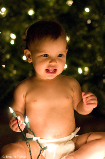 Check out How to Photograph Baby with Christmas Lights by Jennifer Tacbas on fioria.us