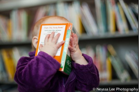 photographing toddlers in the library