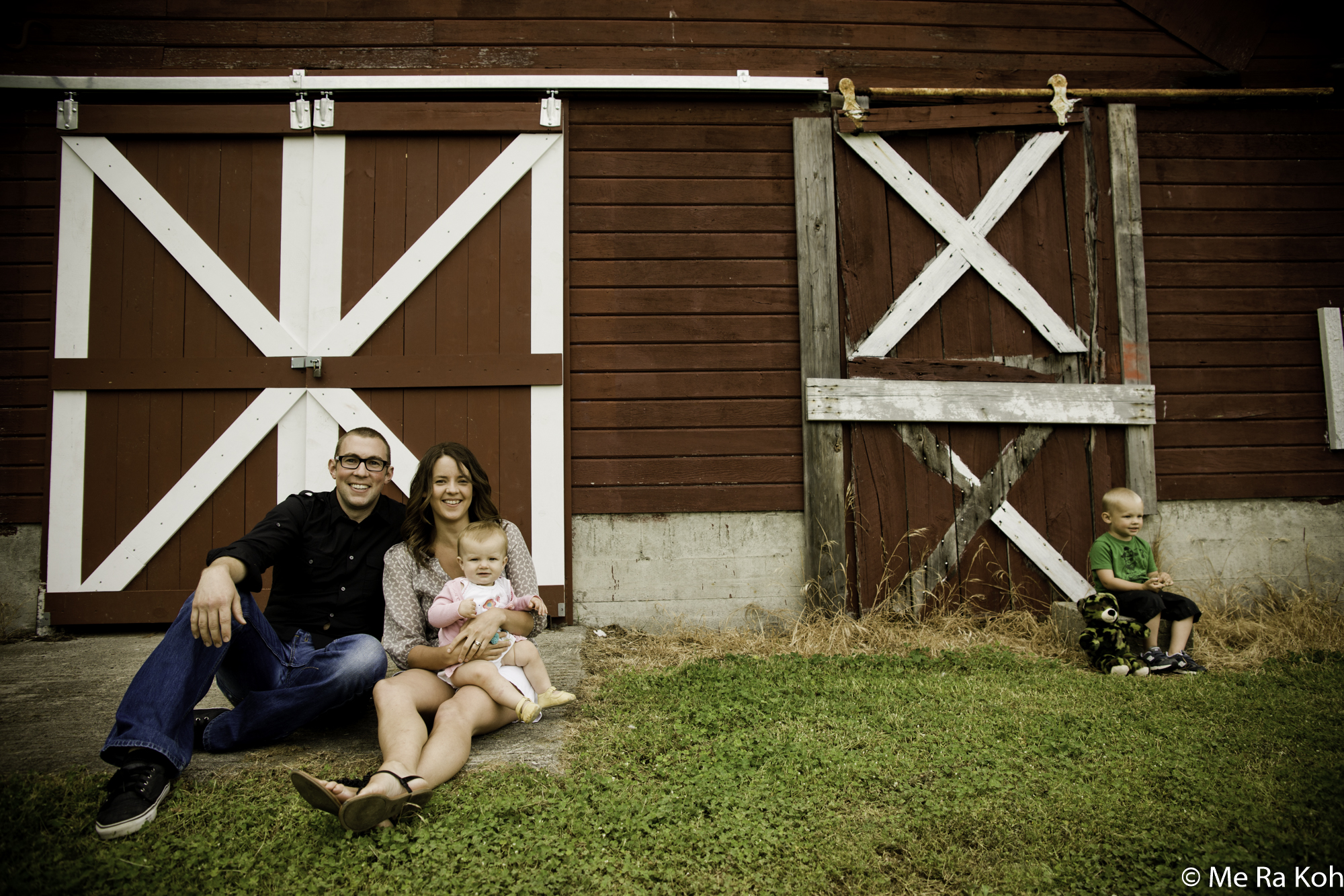 Love these 6 Tips for Your Family Photo Shoot from Me Ra Koh!