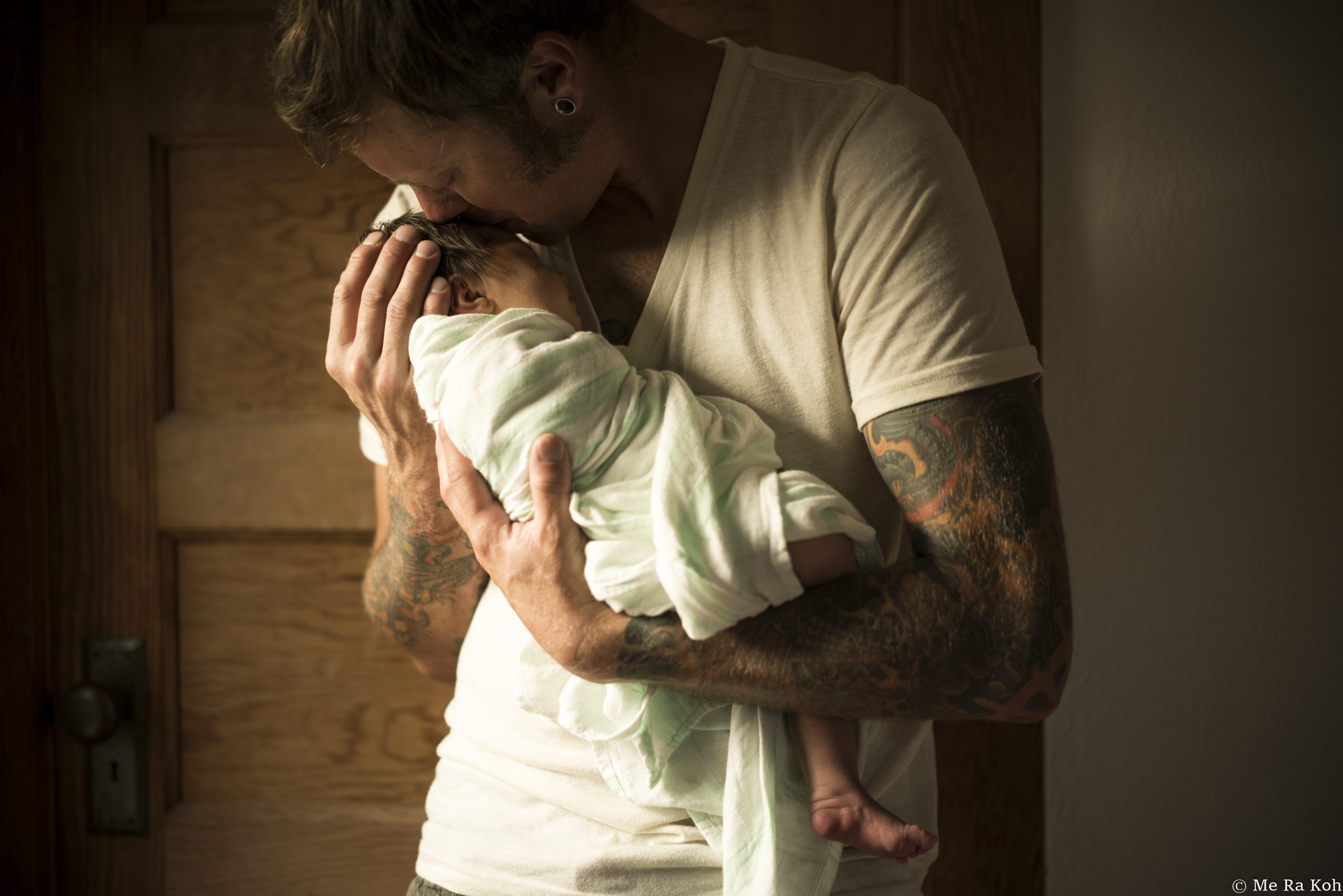 Love how Me Ra Koh captures both shadows and light to tell the story of this tatoo daddy and baby. 