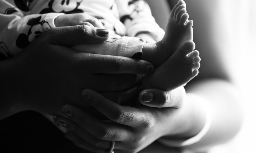 Baby Photo Inspiration always starts with little toes! Love this photo from Me Ra Koh's Confidence Photography Workshop for women!