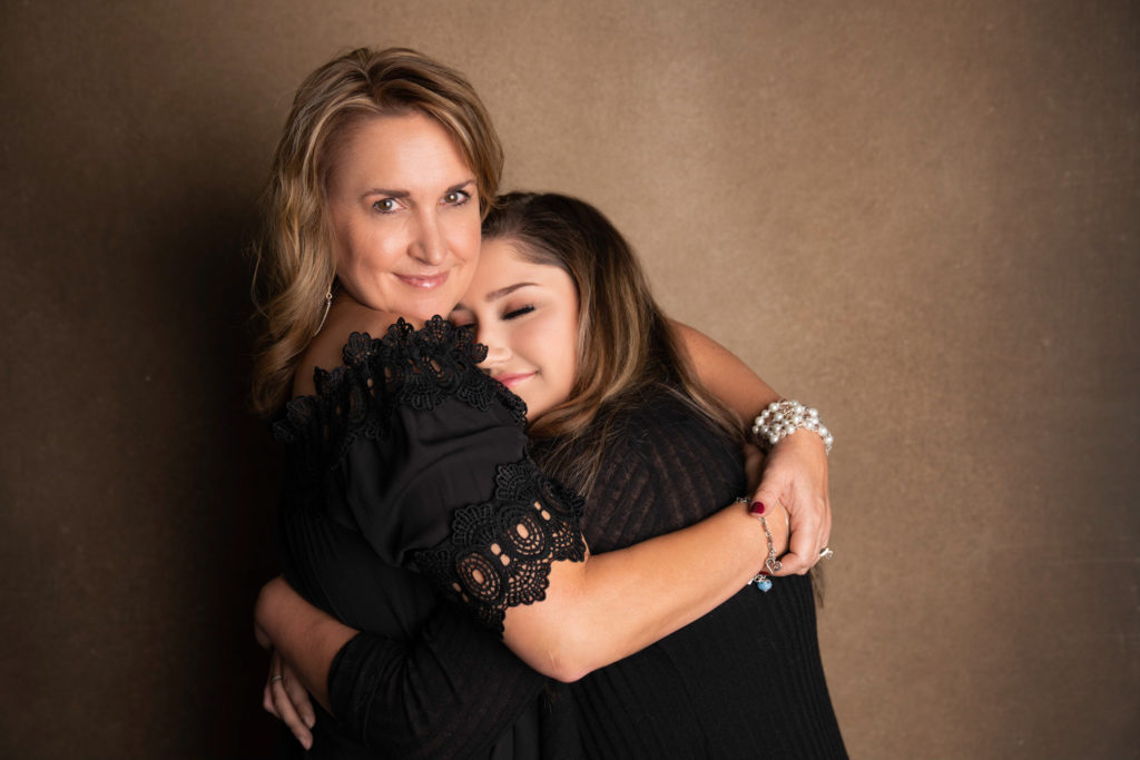 Portrait of Mom and Daughter, How Families Connect, Me Ra Koh Portraits, Dallas Family Photographer, Frisco, Prosper, McKinney, Photography Studio